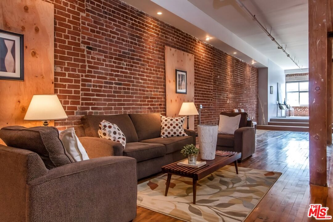 500 Molino St Unit: 214