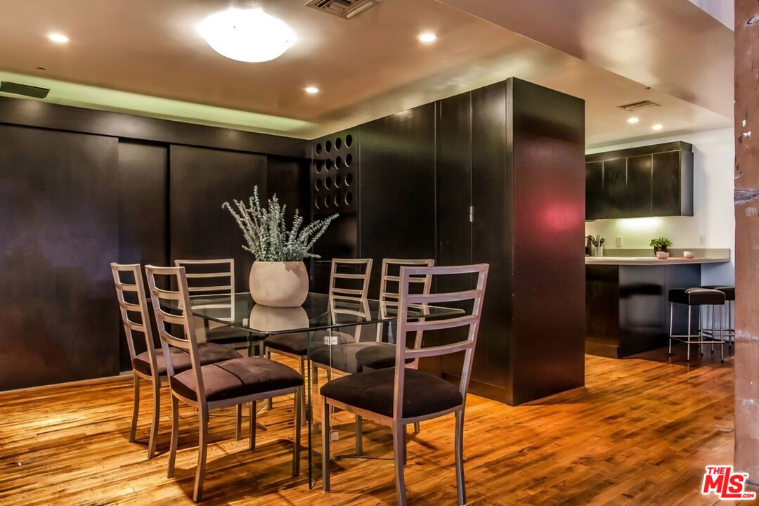 500 Molino St Unit: 214