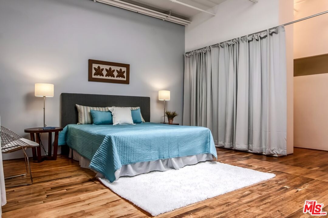 500 Molino St Unit: 214