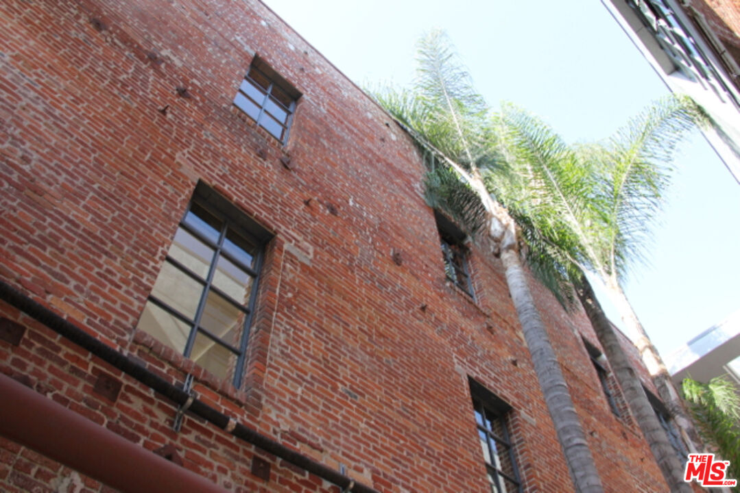 500 Molino St Unit: 214