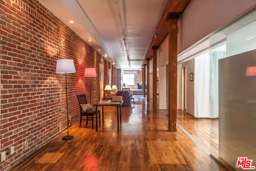 500 Molino St Unit: 214