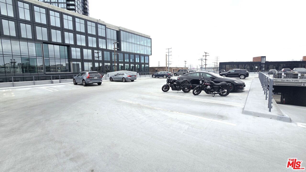 500 Molino St Unit: 214