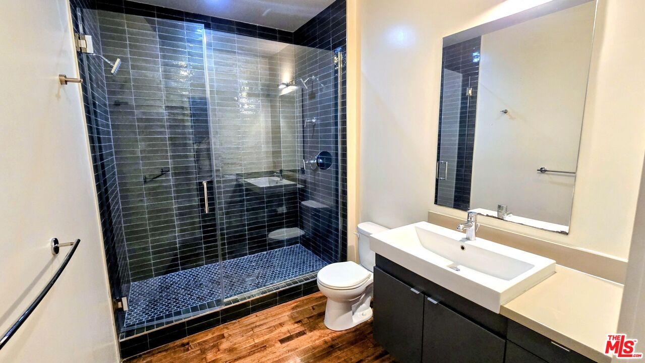 500 Molino St Unit: 214