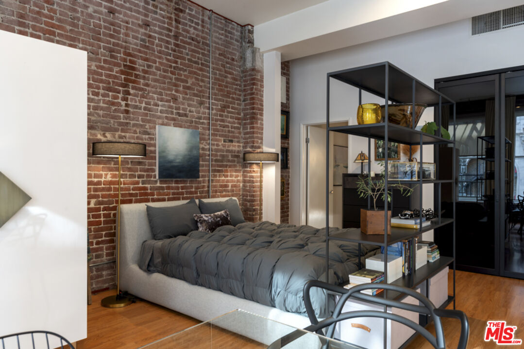 253 S Broadway Unit: 201