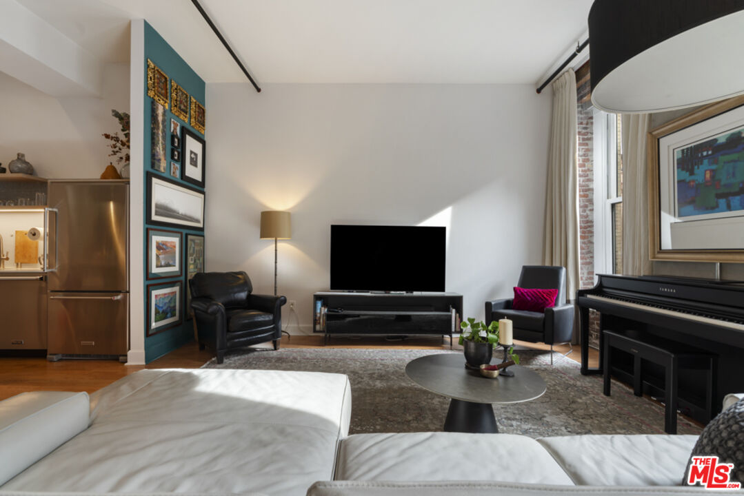 253 S Broadway Unit: 201