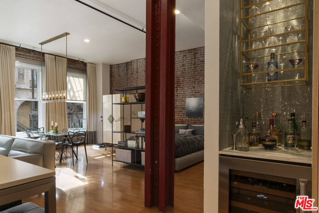 253 S Broadway Unit: 201