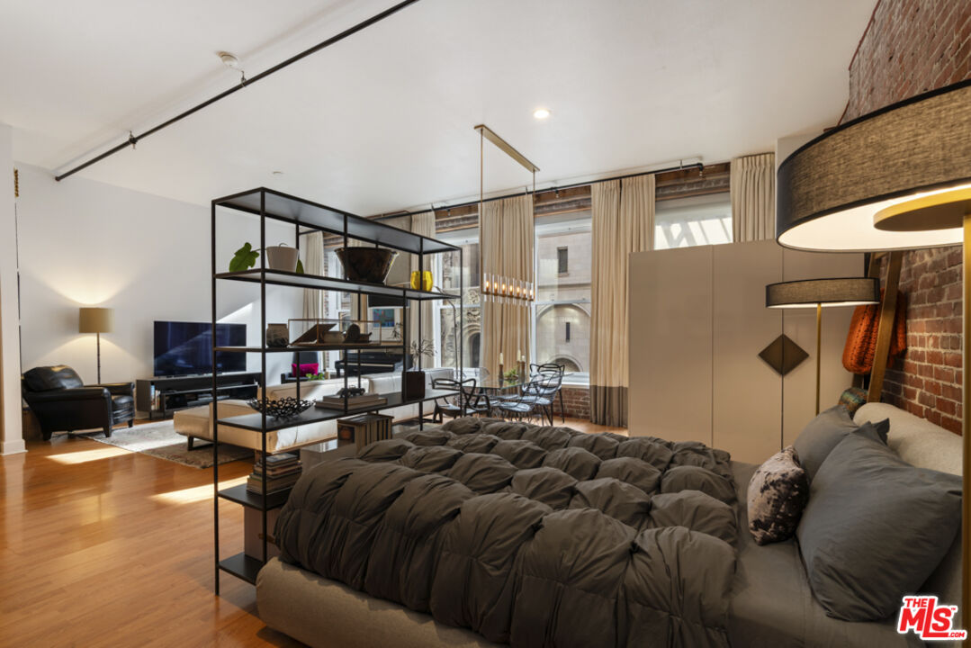 253 S Broadway Unit: 201