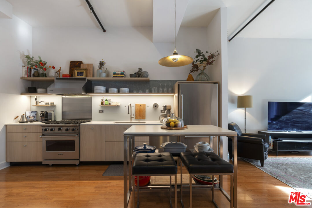 253 S Broadway Unit: 201