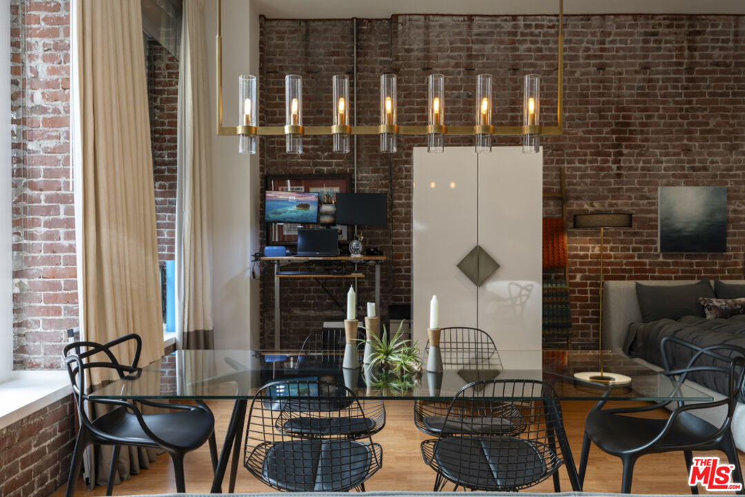 253 S Broadway Unit: 201