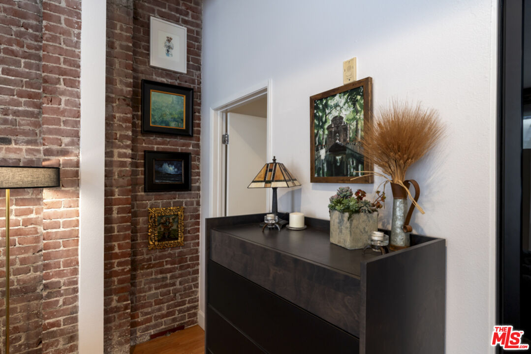 253 S Broadway Unit: 201