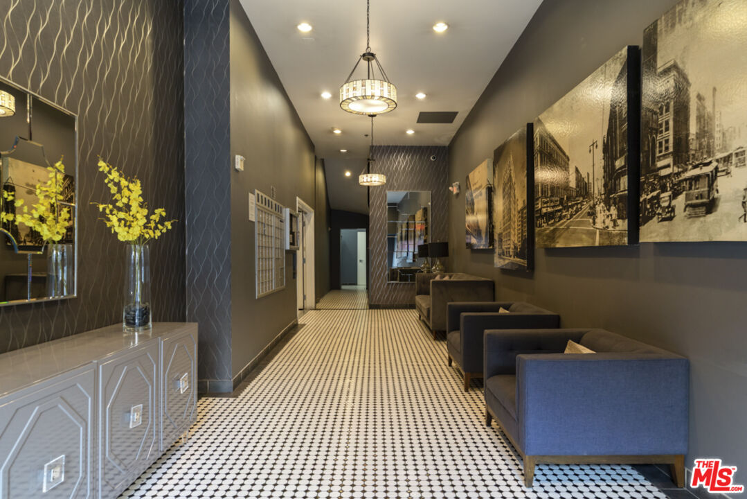 253 S Broadway Unit: 201