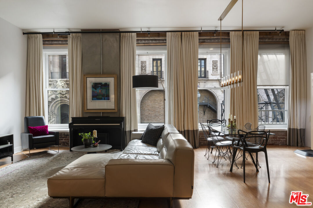 253 S Broadway Unit: 201