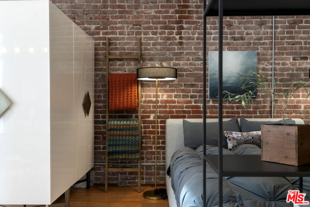 253 S Broadway Unit: 201