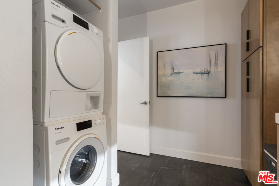 253 S Broadway Unit: 201