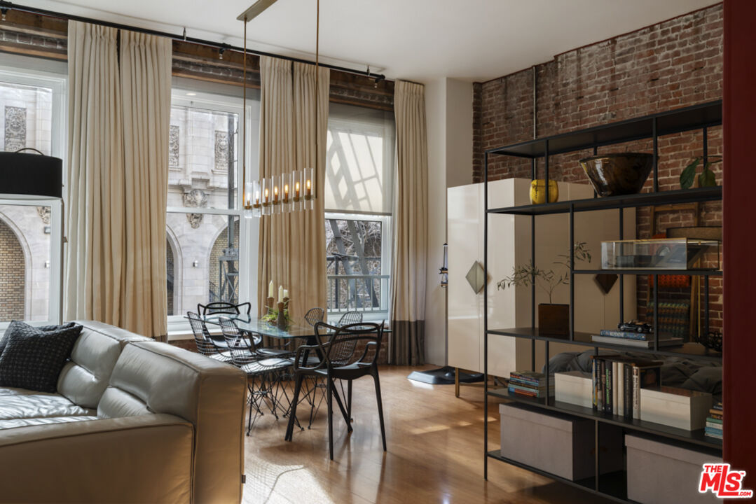 253 S Broadway Unit: 201