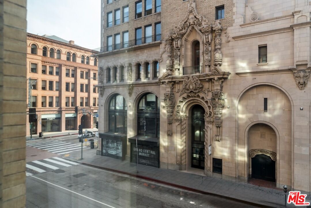 253 S Broadway Unit: 201