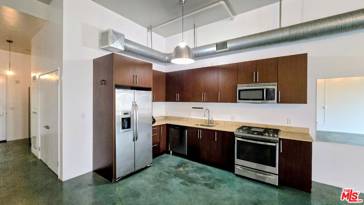 849 S Broadway Unit: 1208