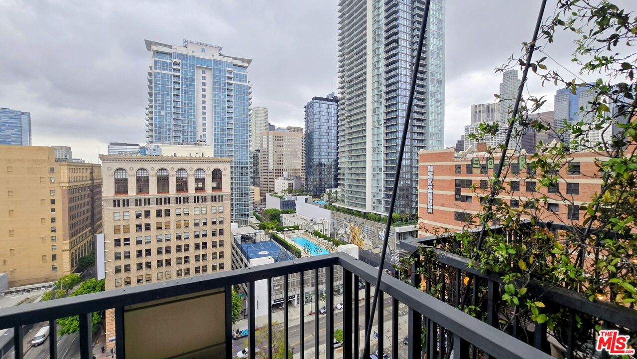 849 S Broadway Unit: 1208