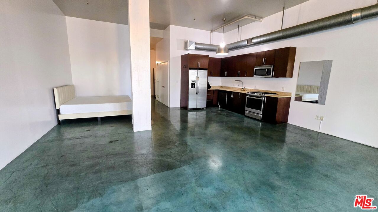 849 S Broadway Unit: 1208