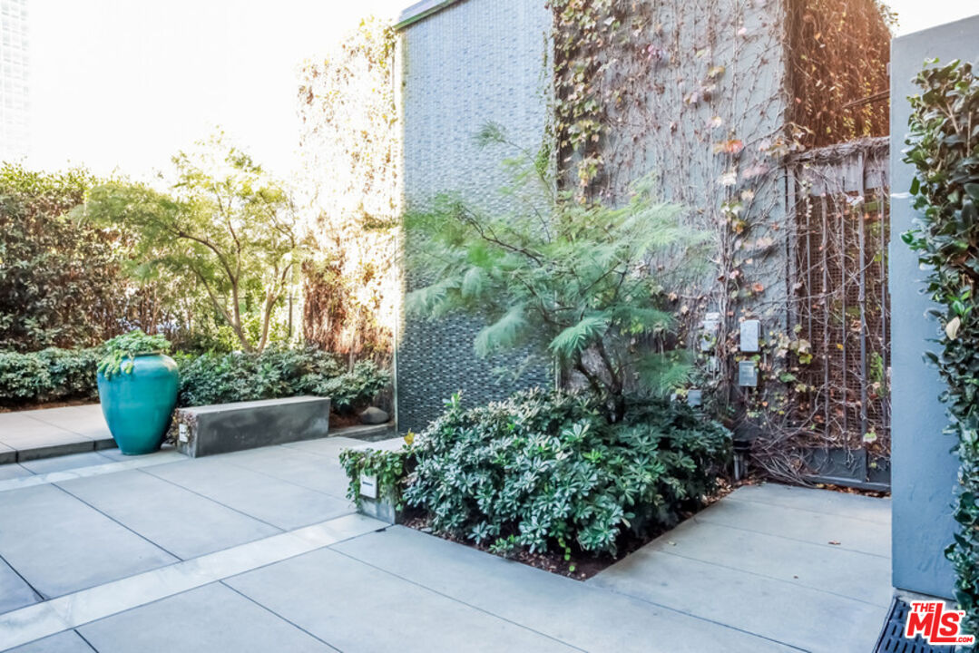 849 S Broadway Unit: 1208