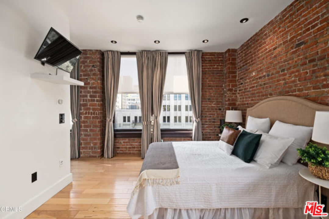 460 S Spring St Unit: 601