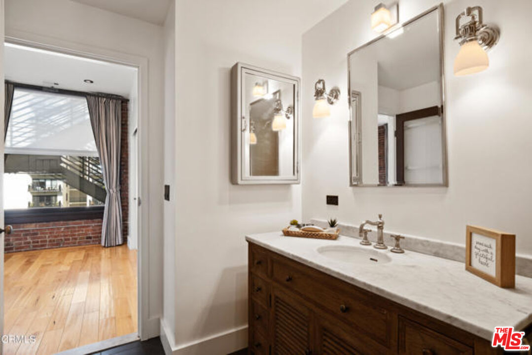 460 S Spring St Unit: 601