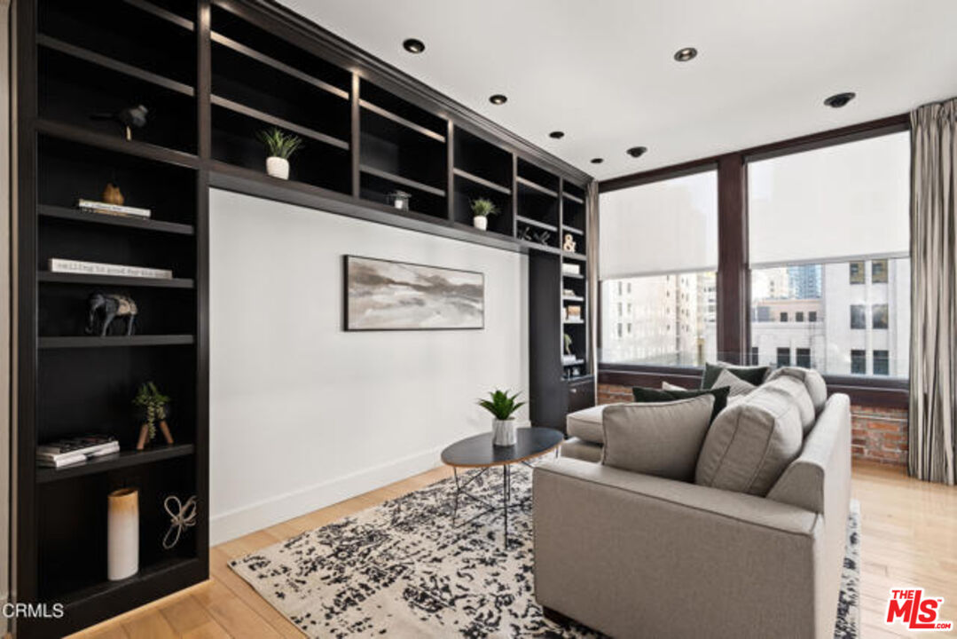 460 S Spring St Unit: 601