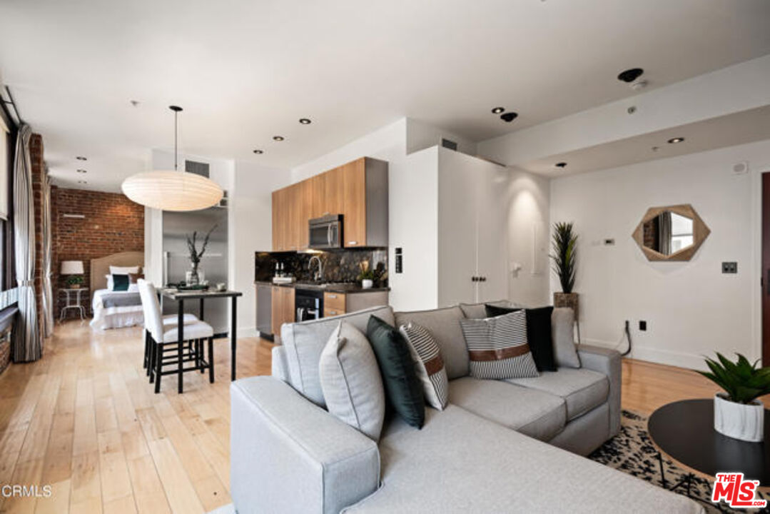 460 S Spring St Unit: 601