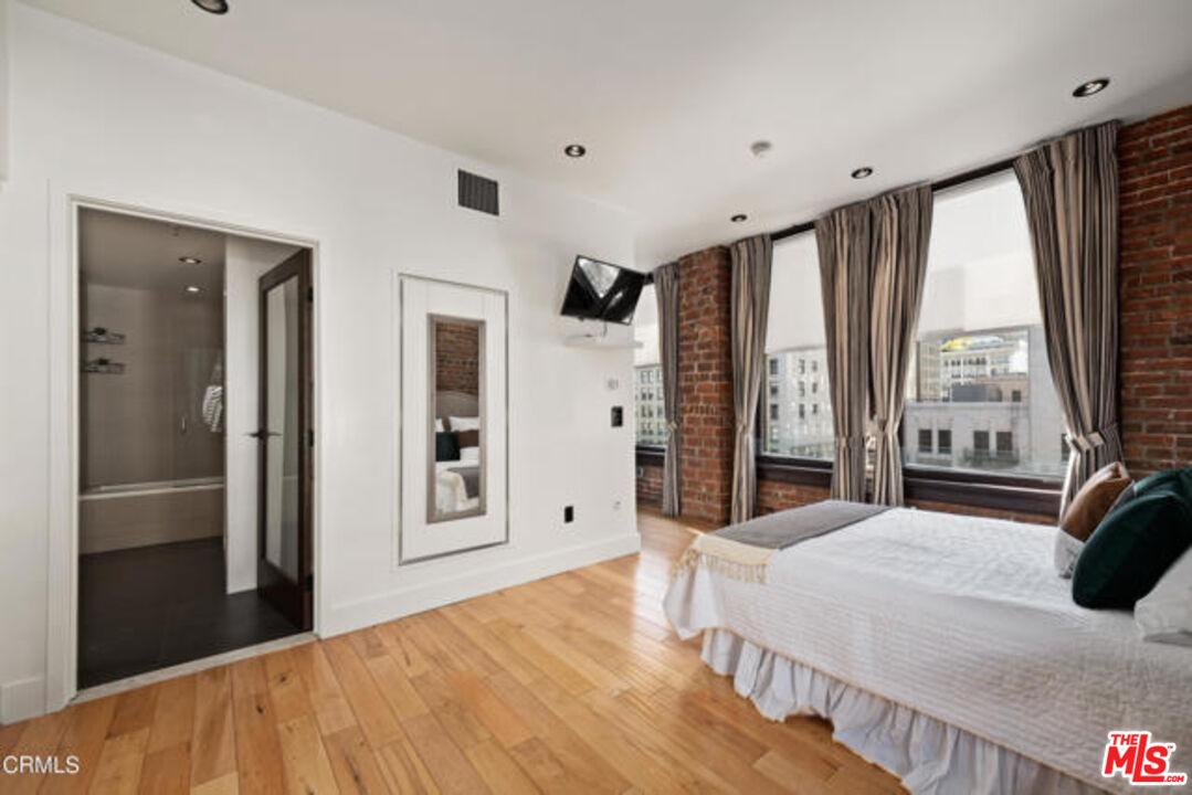 460 S Spring St Unit: 601