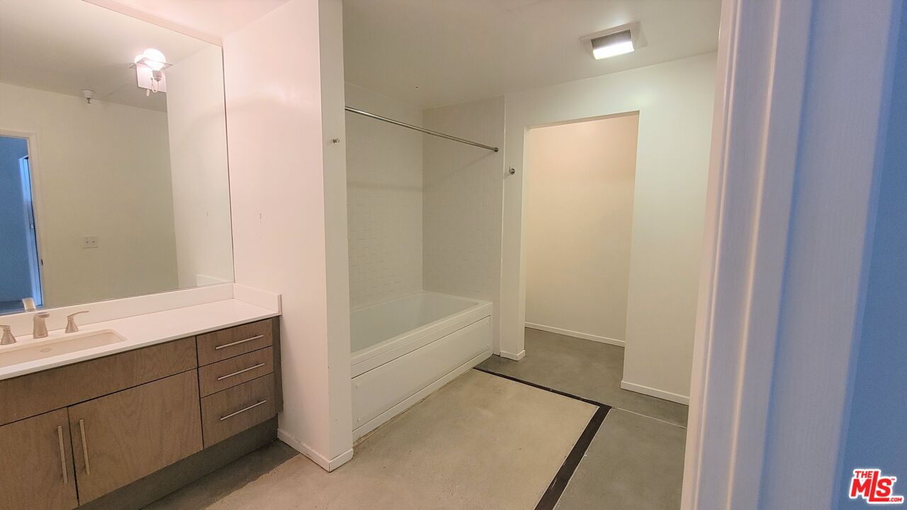 530 Molino St Unit: 114