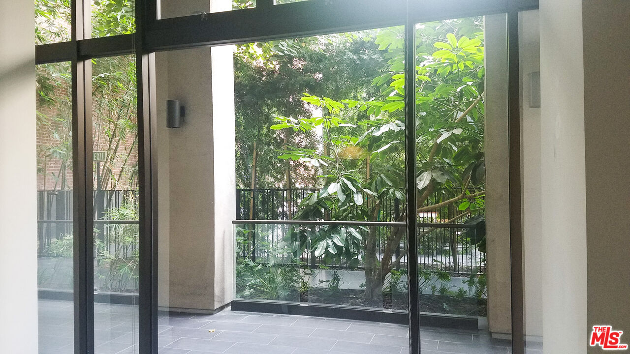 460 S Spring St Unit: 101