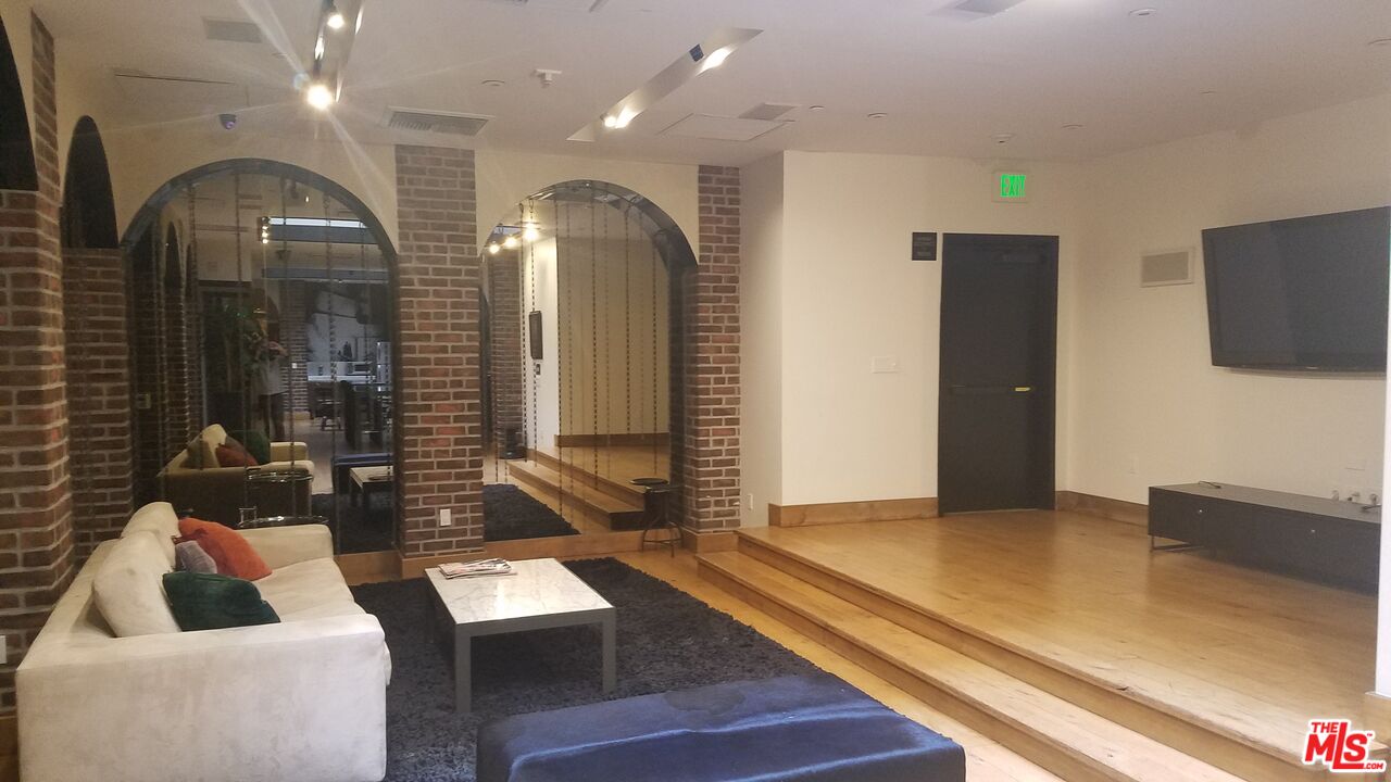 460 S Spring St Unit: 101