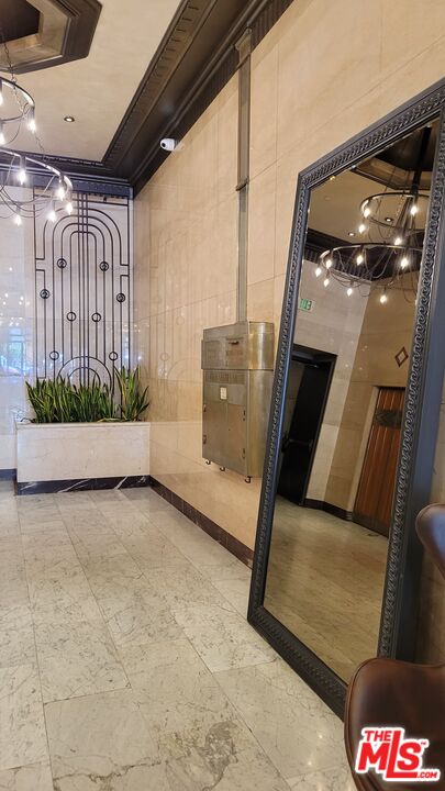 460 S Spring St Unit: 101