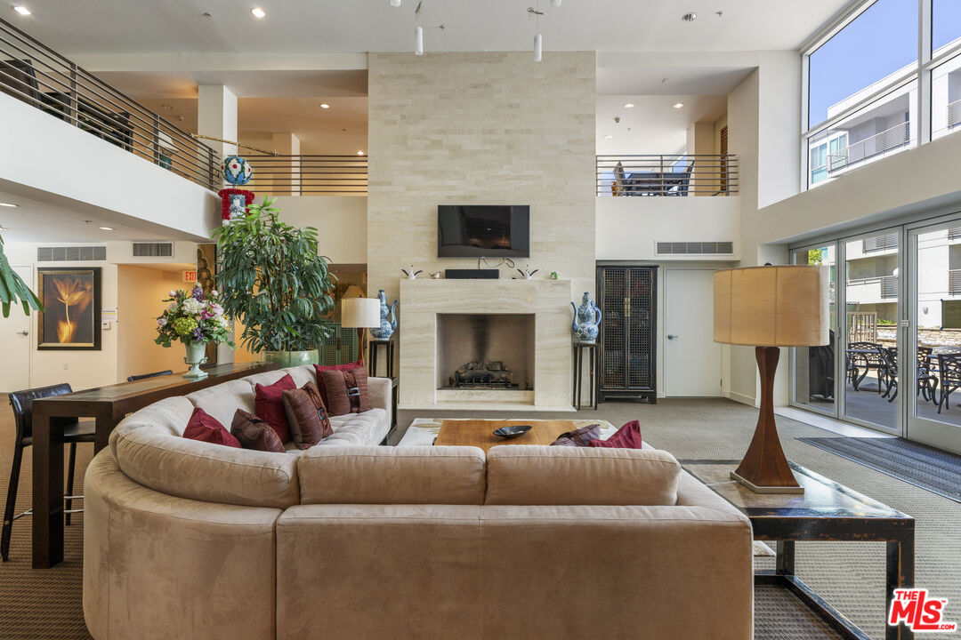 267 S San Pedro St Unit: 602