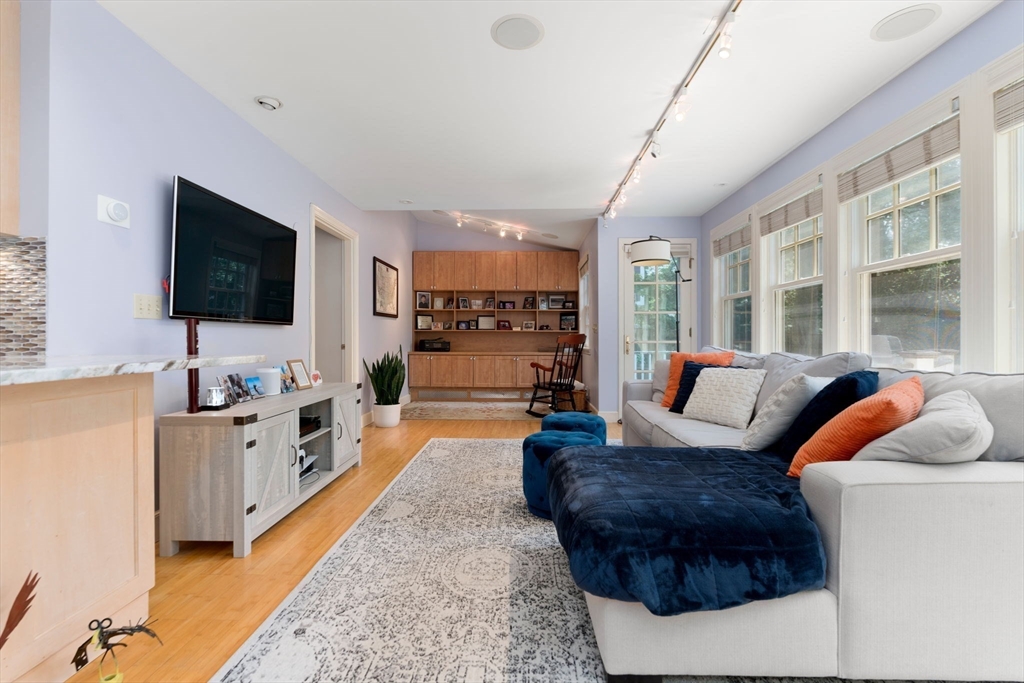 30 Nickerson Rd