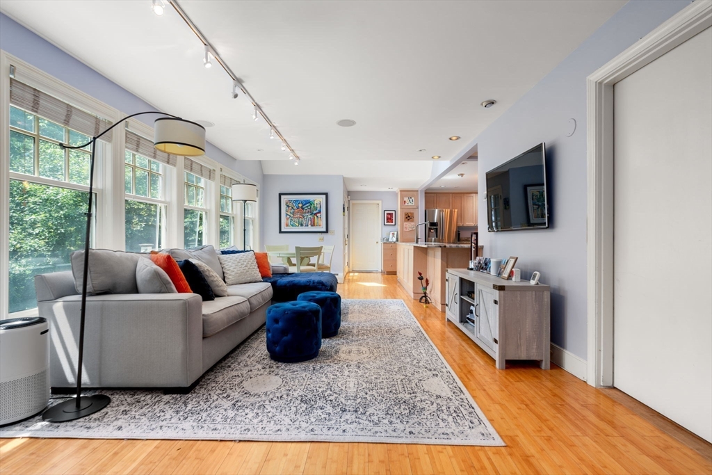 30 Nickerson Rd