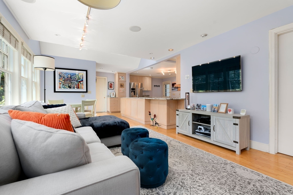 30 Nickerson Rd