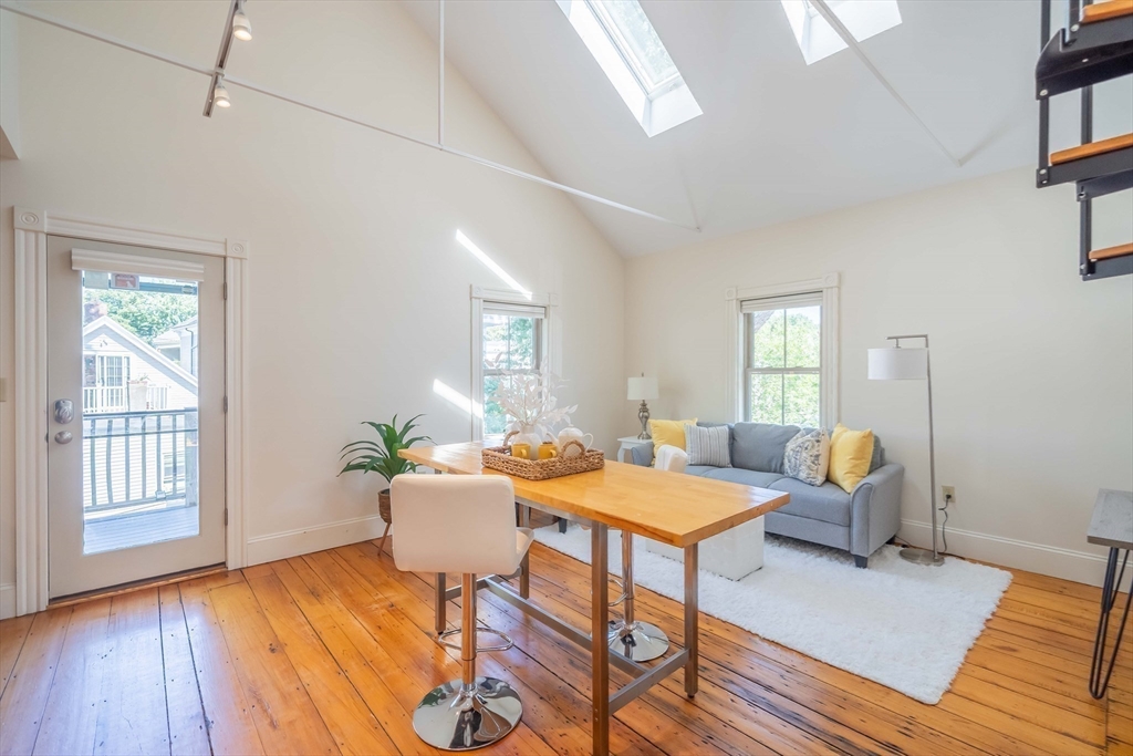 20 Porter St # 3