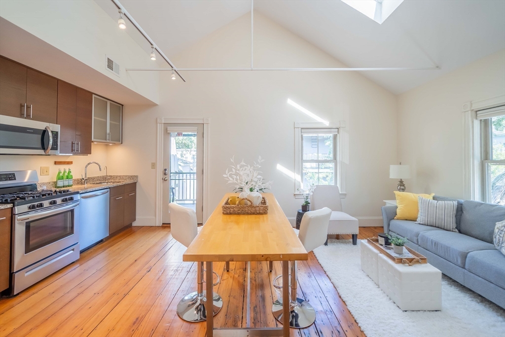 20 Porter St # 3