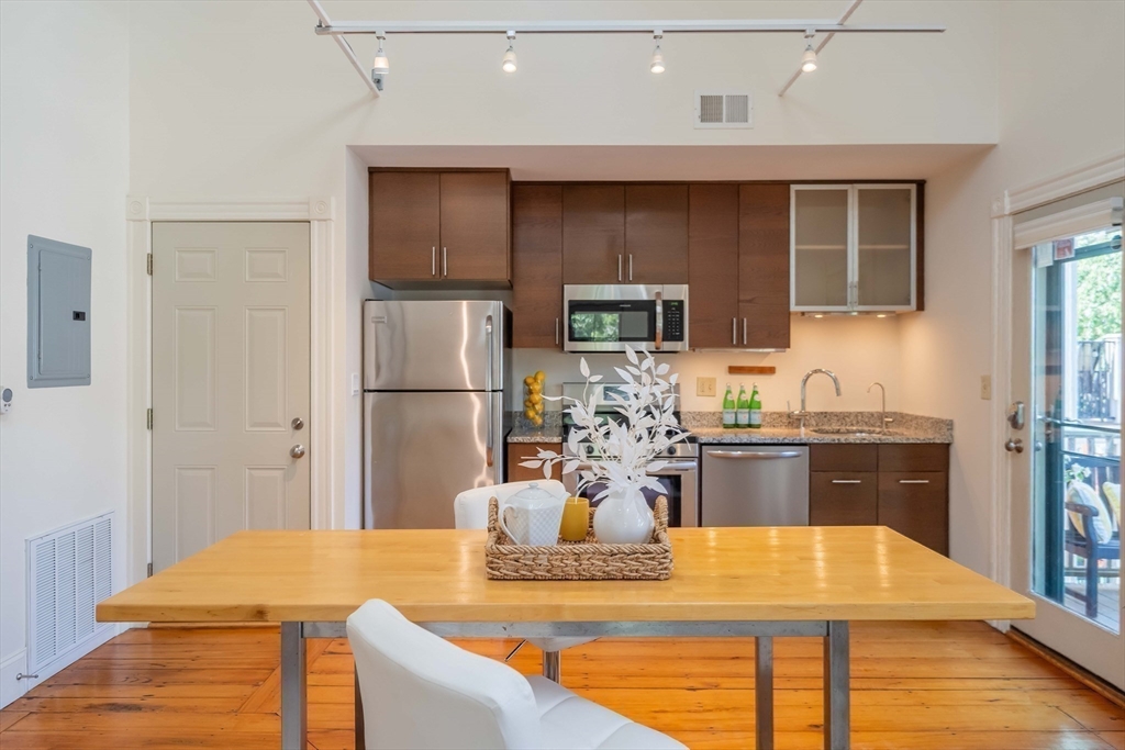 20 Porter St # 3