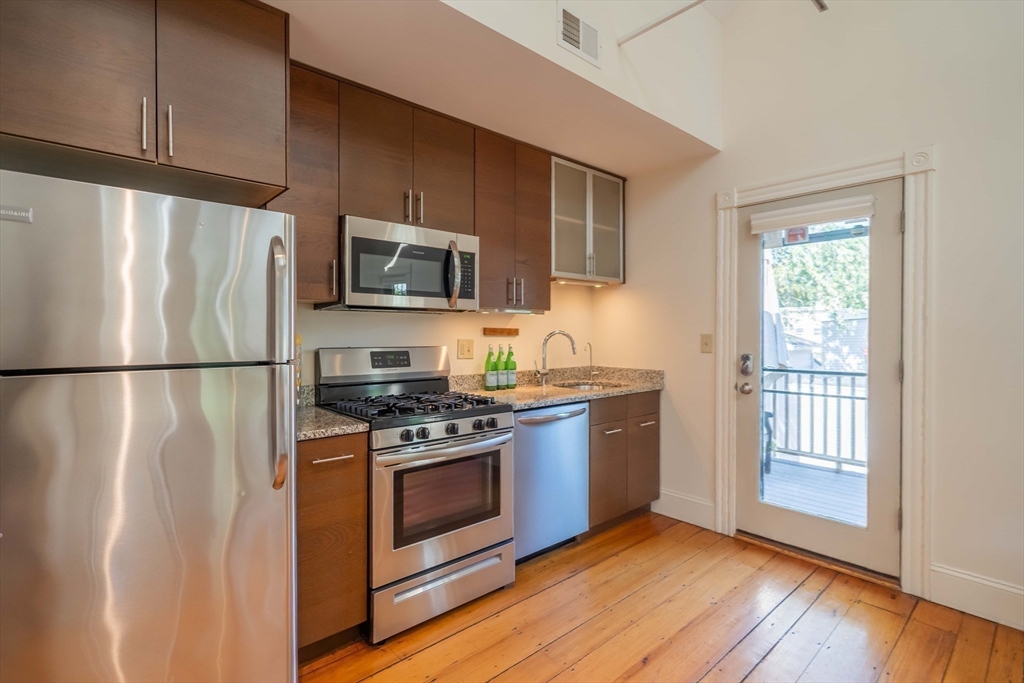 20 Porter St # 3