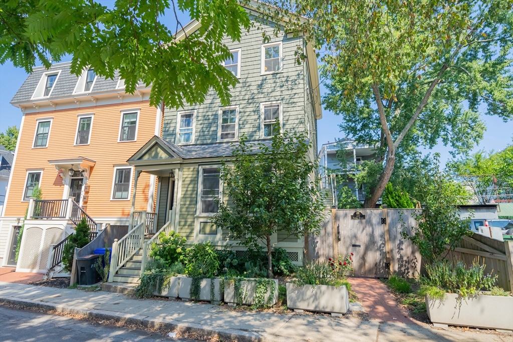 20 Porter St # 3
