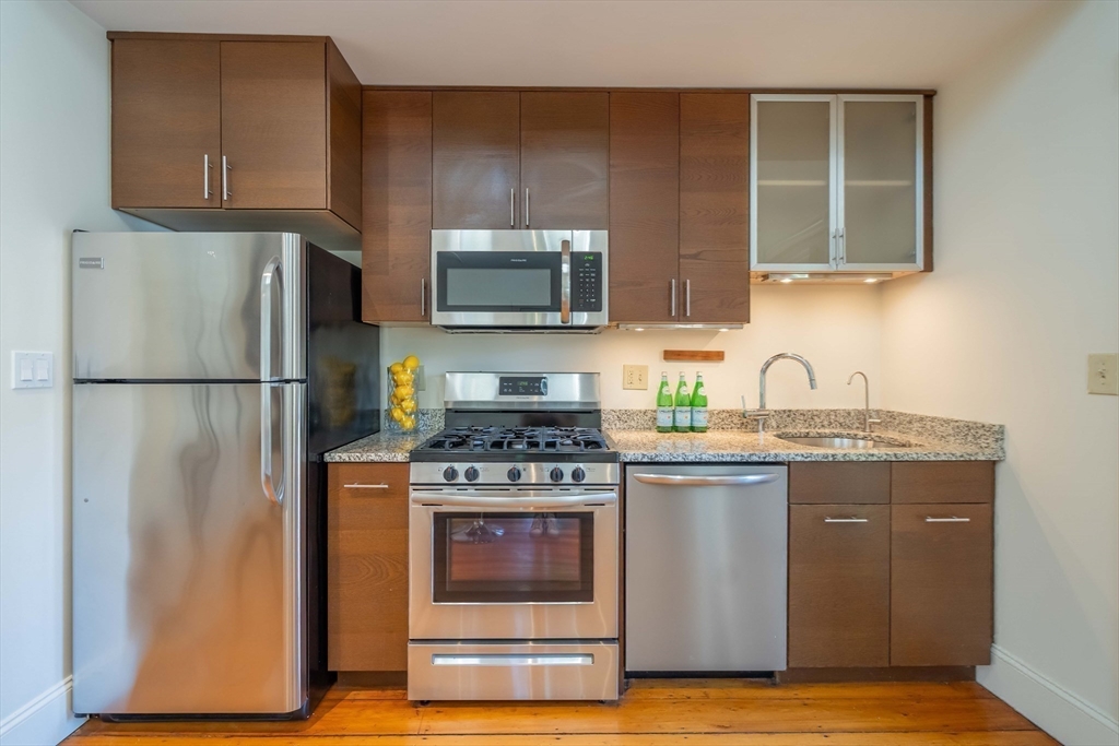 20 Porter St # 3