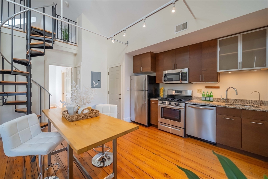 20 Porter St # 3