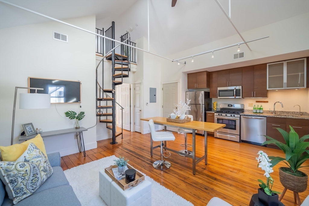 20 Porter St # 3
