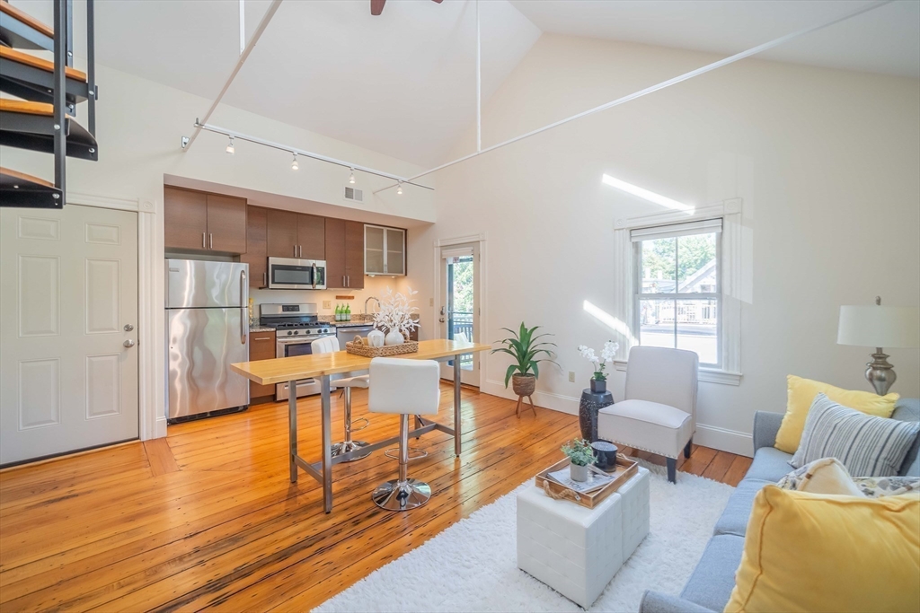 20 Porter St # 3