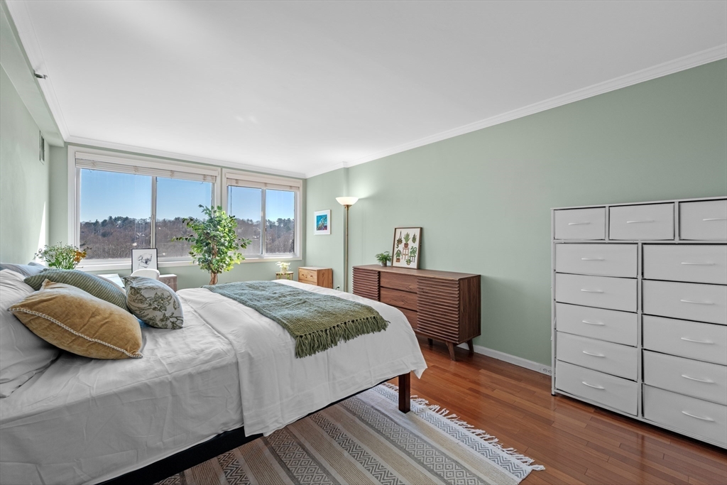 1731 Beacon St # 721