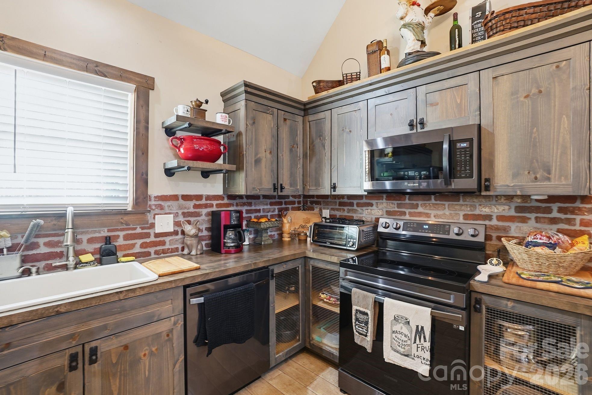 4592 Reid Road