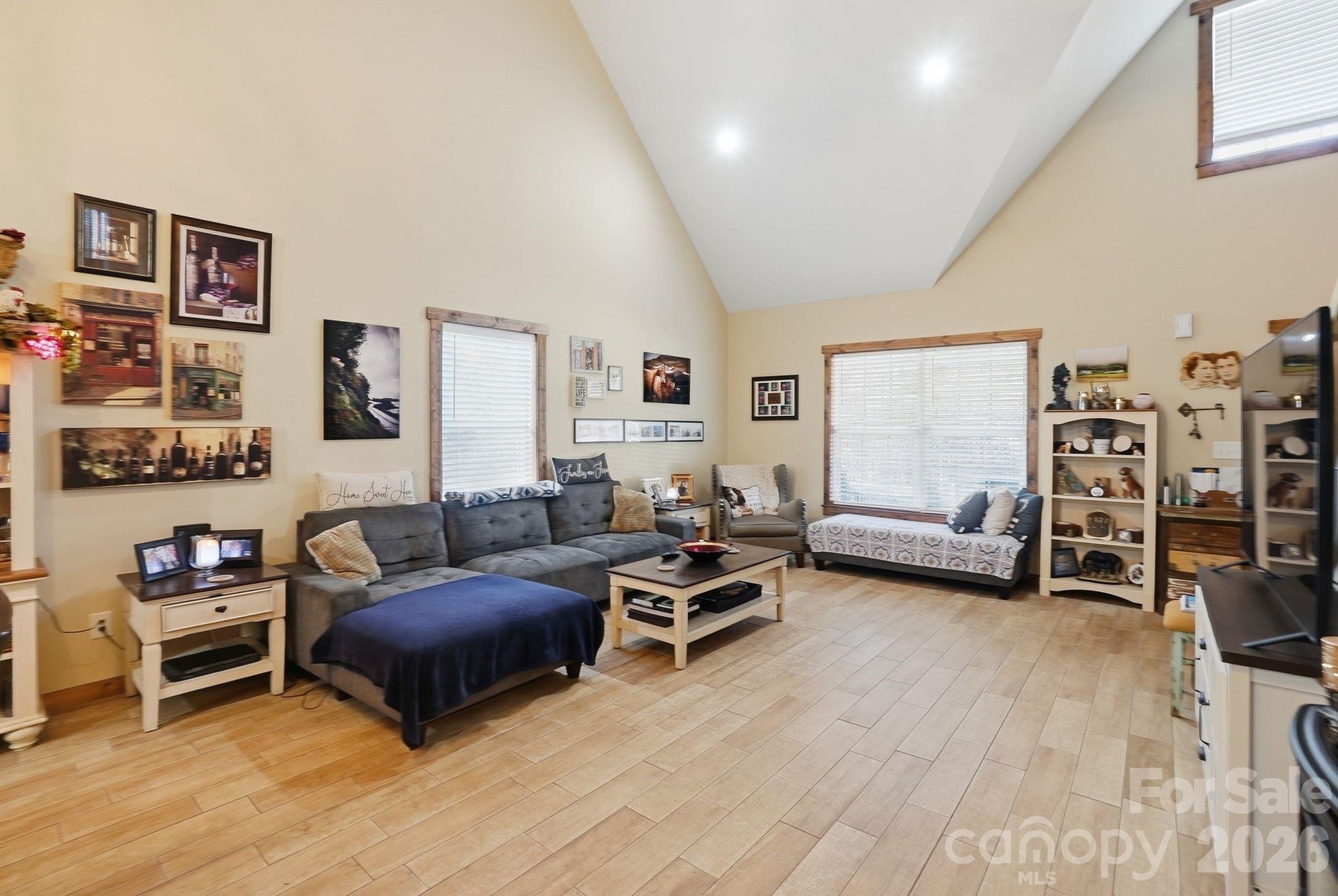 4592 Reid Road