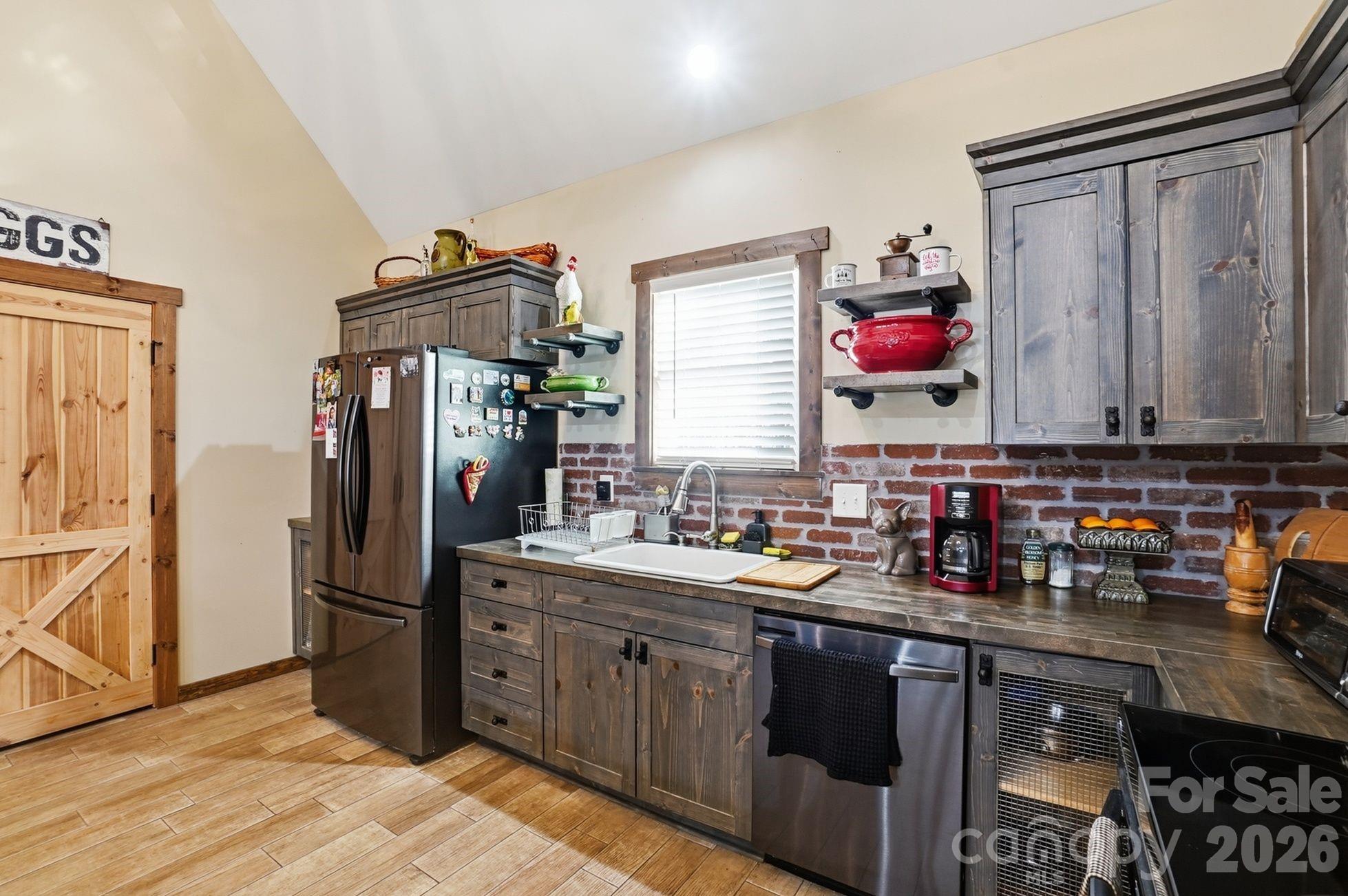 4592 Reid Road